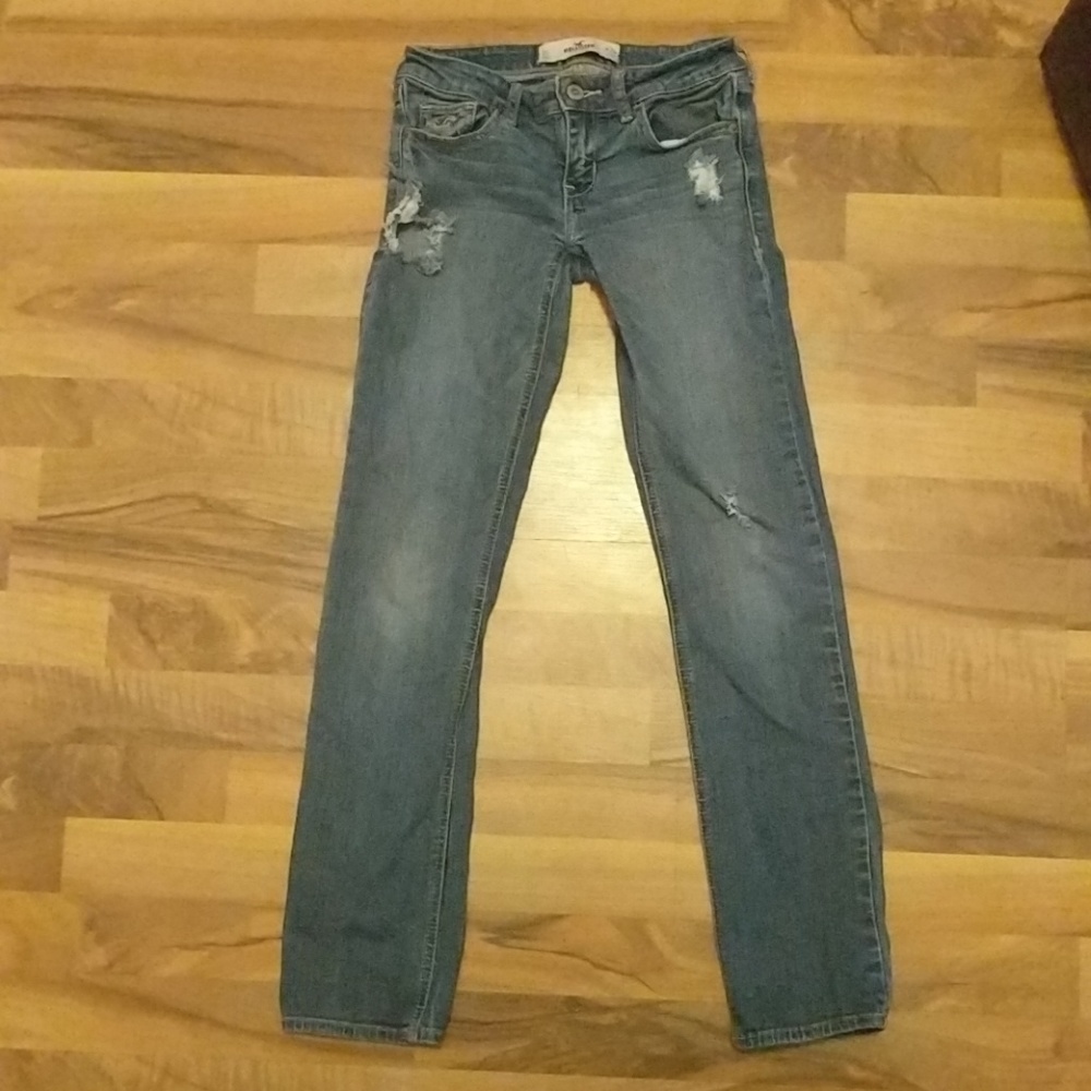 Hollister Junior 24 Waist 31 Leg  Size 2 Jean Hole